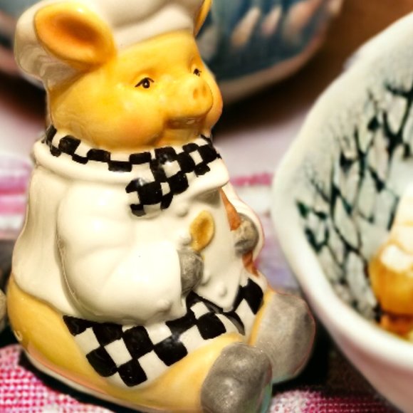 Pig Chef Salt & Pepper Shakers1999  by Young's Heartfelt Kitchen Creations - Picture 7 of 7